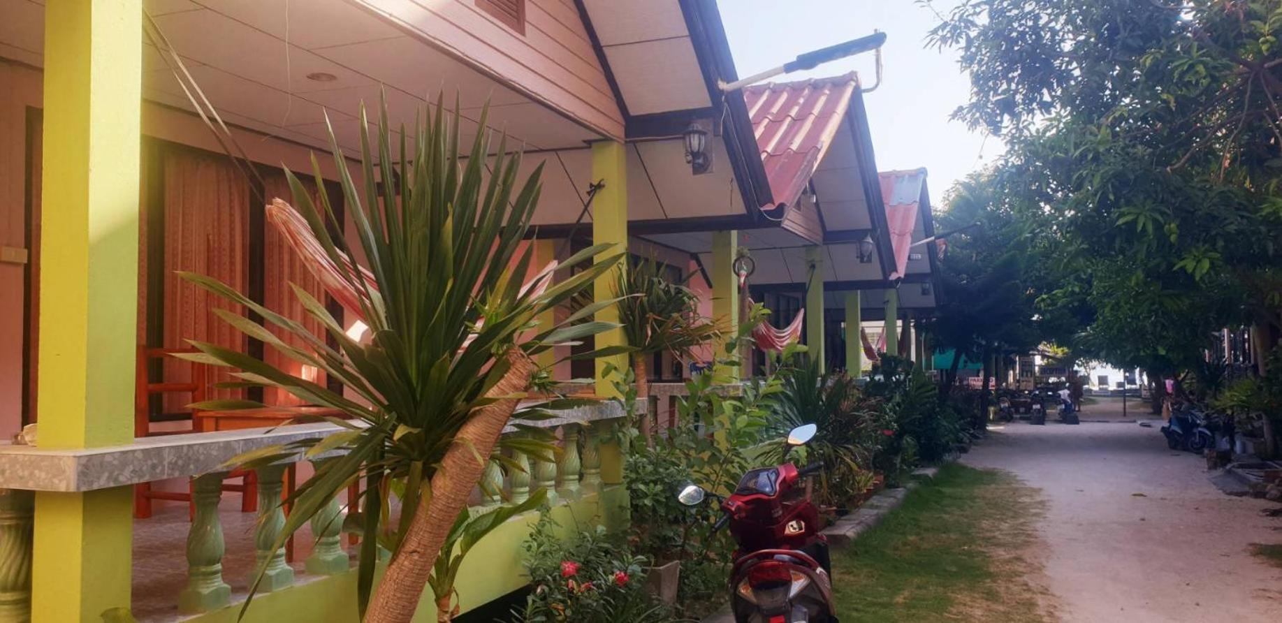 Black & White Bungalows Haad Rin Exterior photo